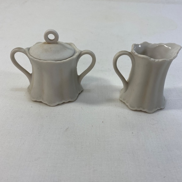 Vintage Lefton's Demitasse Sugar and Creamer Cherub Relief 215 Bisque Porcelain - Picture 4 of 10